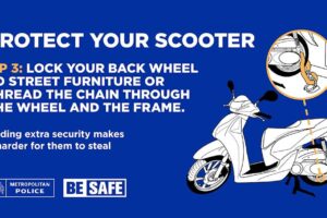 Be-Safe-Protect-your-scooter-locking-the-front-wheel-tip-3